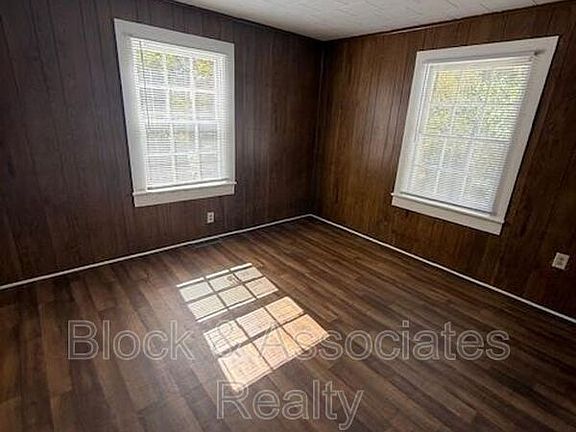 3rd image of 1811 Newell St