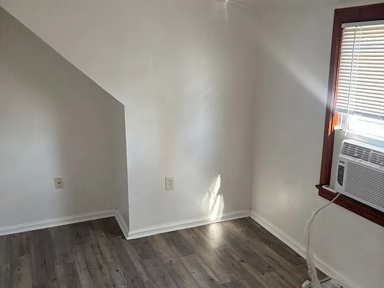 4745 Lind St — Photo 14