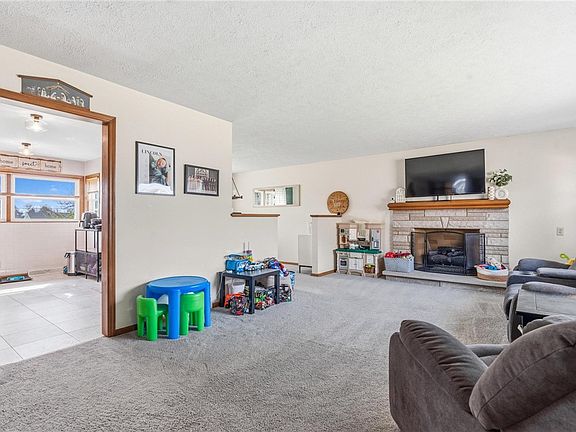 2nd image of 709 Park Dr