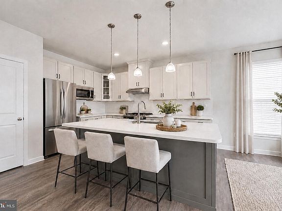 2nd image of 8 Gainscott Pl