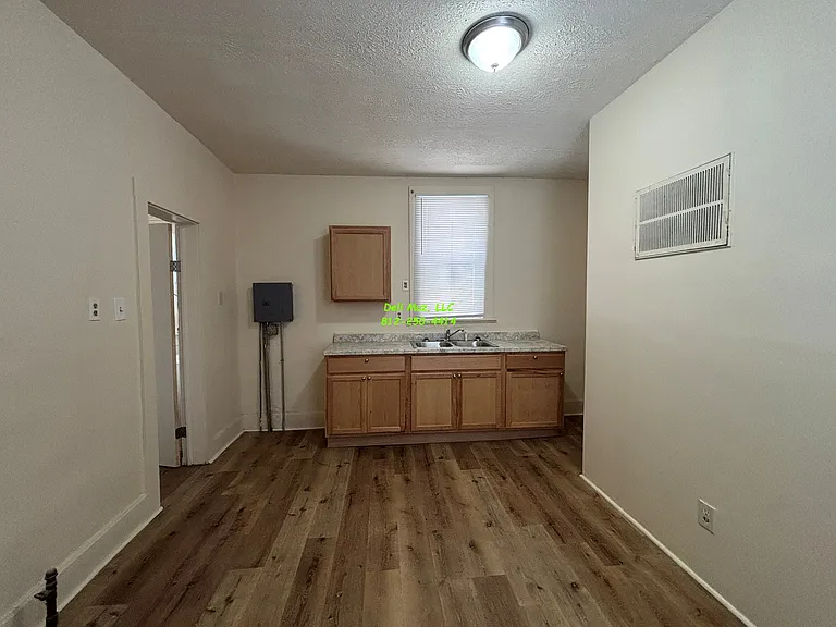 527 N Lemcke Ave — Photo 10