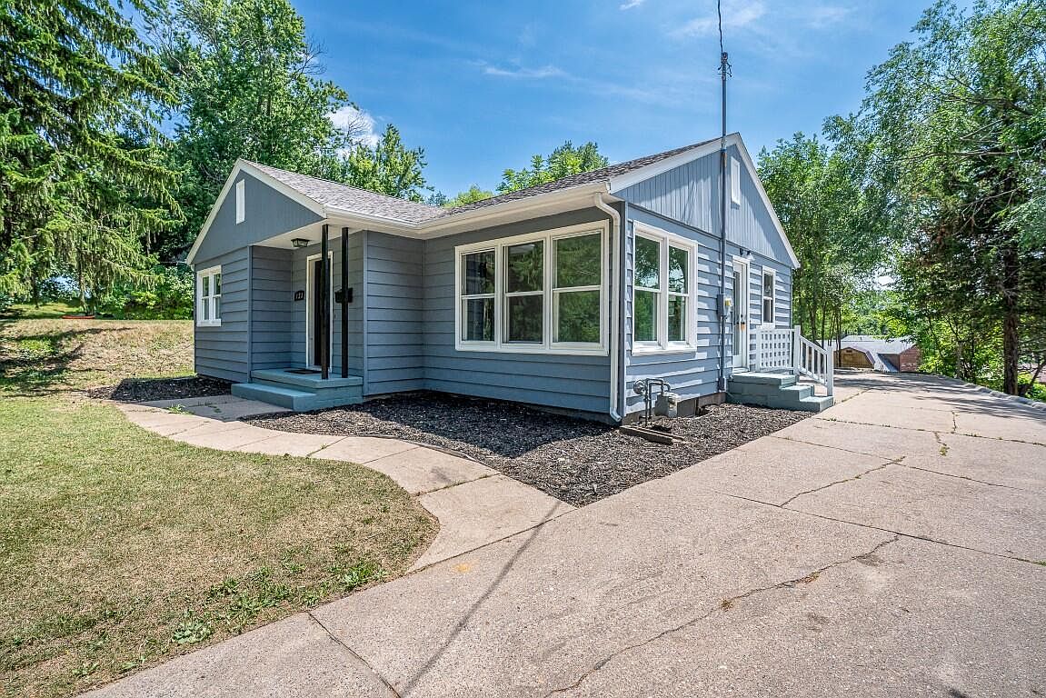 328 W Fulliam Ave, Muscatine, IA 52761 MLS 23456 Zillow