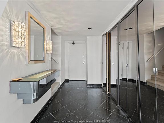 5th image of 380 Pelissier St #1302