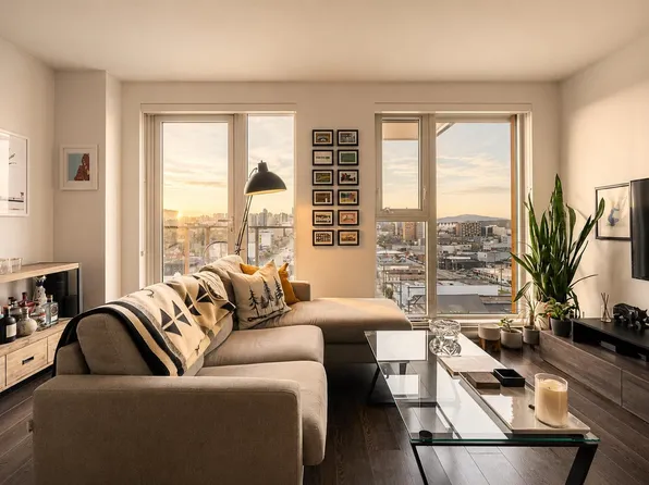 933 Hastings St E #1110, Vancouver, BC V6A 0G6