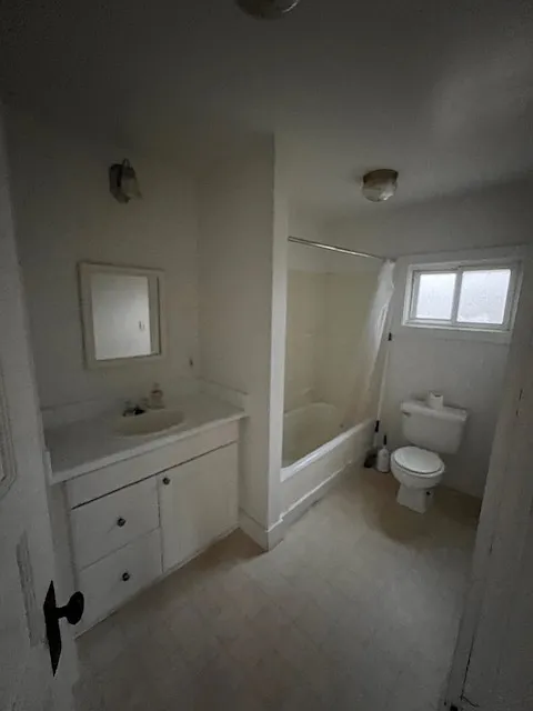 409 Antrim St — Photo 2