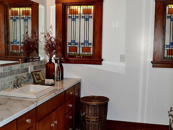 Main Floor full bathroom