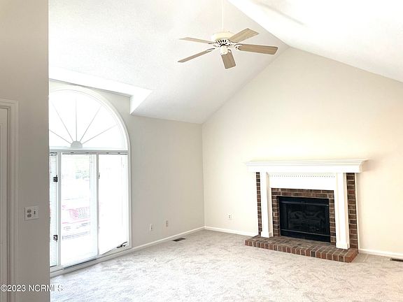 4th image of 207 Baytree Drive