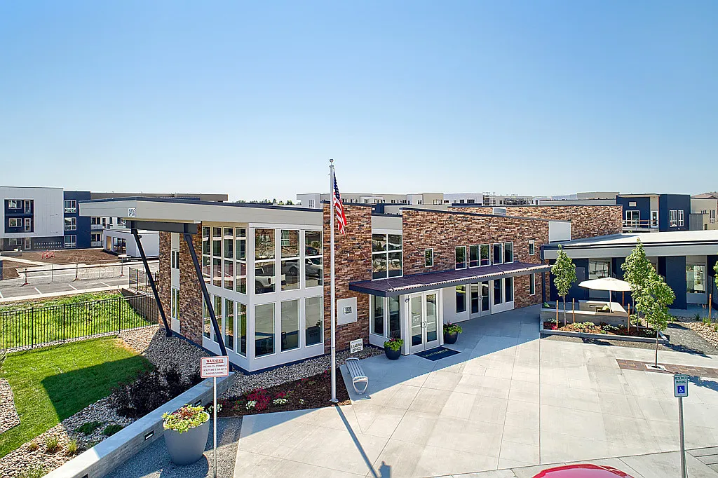 Verra West — Photo 1