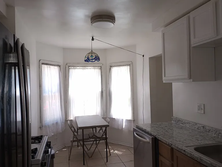 5274 Hereford St — Photo 10