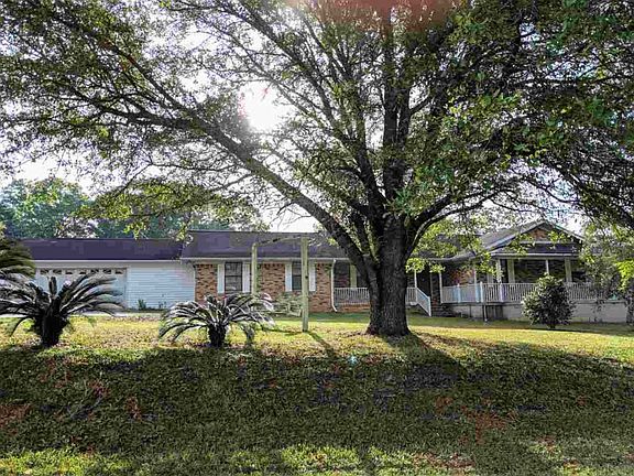 3rd image of 3193 Lake Suzanne Dr