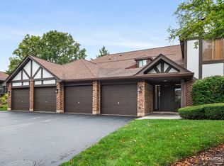 835 Farnham Ln APT D, Wheaton, IL 60189