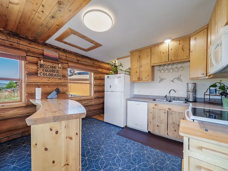 390 Pine View Dr — Photo 9