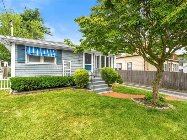 111 Grove Ave, Warwick, RI 02889