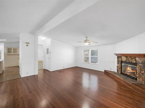 3614 College St, Damon, TX 77430