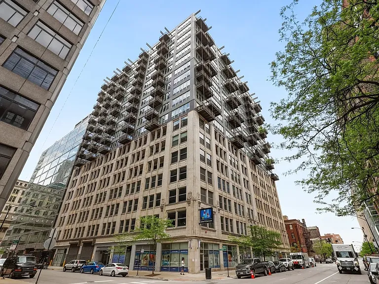 565 W Quincy St #1013 — Photo 1