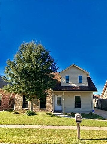 1st image of 3300 Lakewood Dr