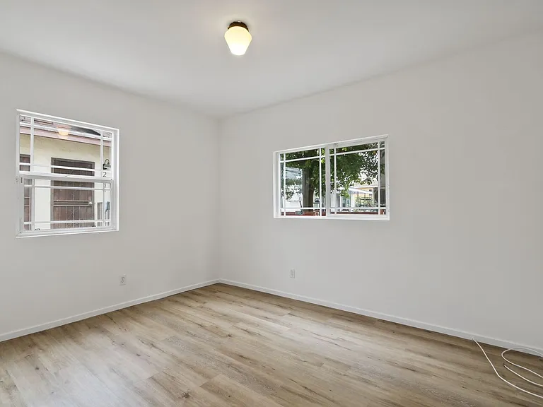 2435 Houston St — Photo 7