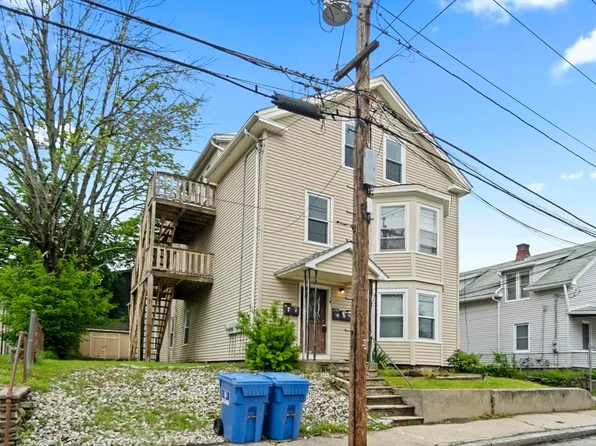 19 Park St, Webster, MA 01570