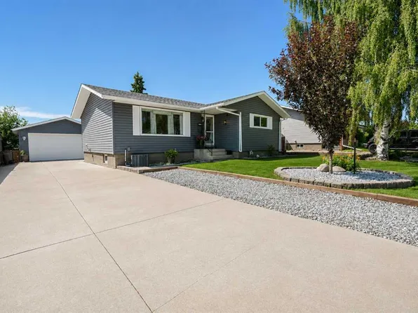 9209 N 111th Ave, Grande Prairie, AB T8V 3L7