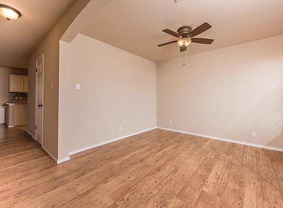 3rd image of 311 Ashbury Dr