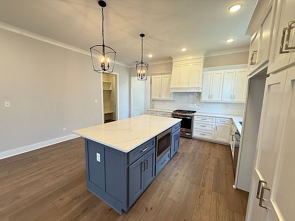 4th image of 414 S Grove Dr
