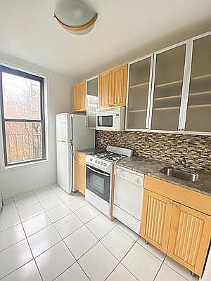 2nd image of 347 5th Ave APT 4R