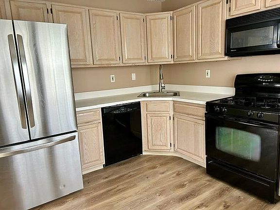 4th image of 63 Gregory Ln