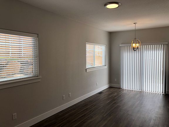 5th image of 1012 & 1014 Big Fir Pl S #1012