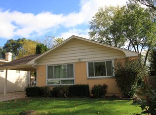 15 N Fairlawn Ave, Mundelein, IL 60060