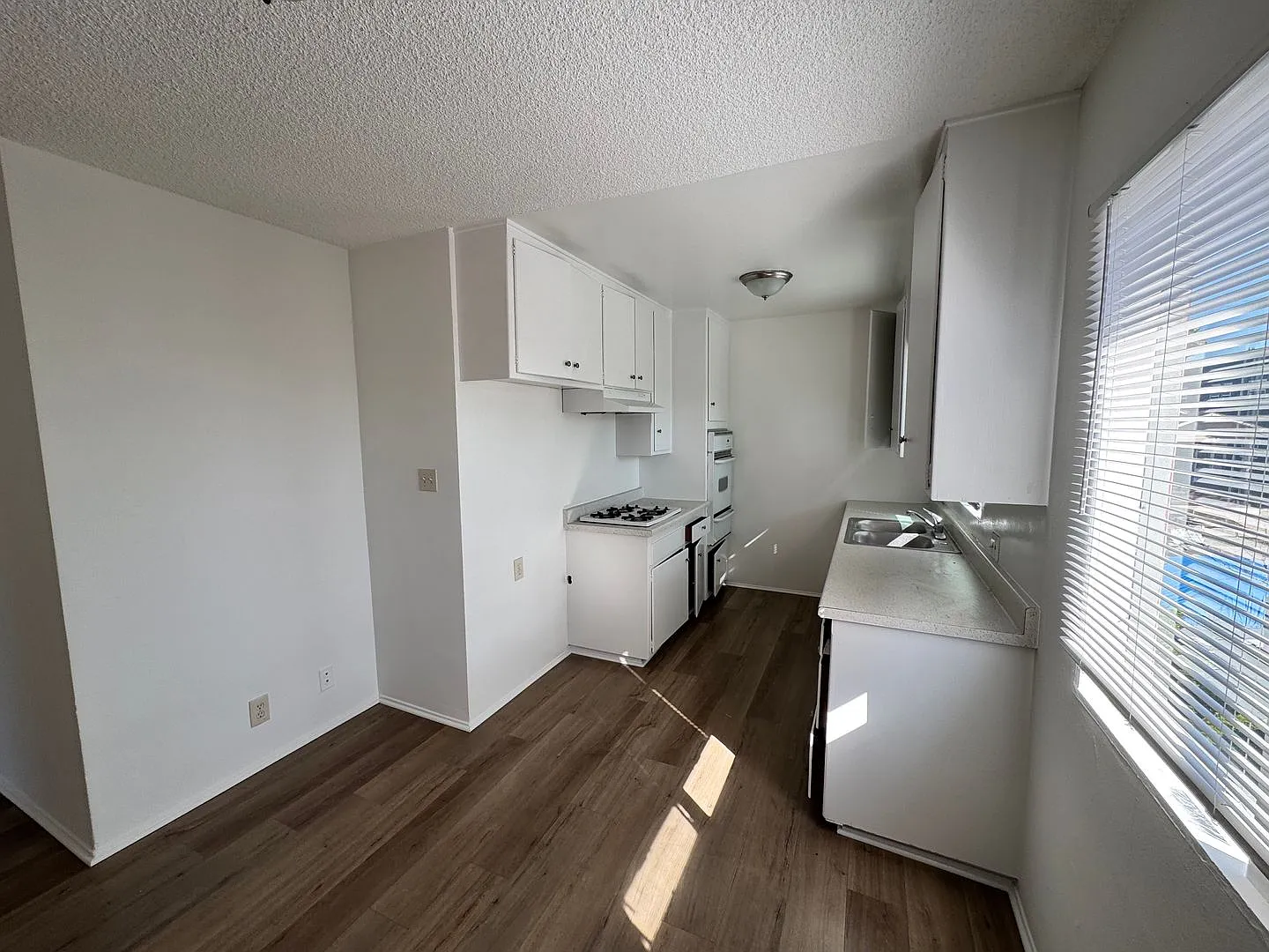 2165 Locust Ave — Photo 3