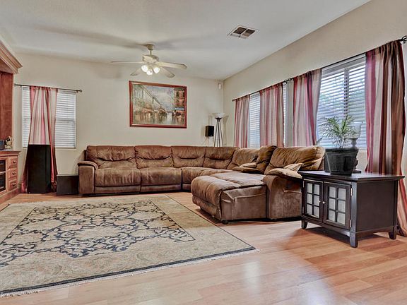 3rd image of 14176 W Clarendon Ave
