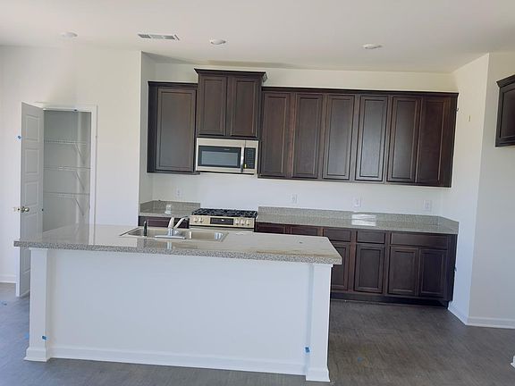 4th image of 37 Briarwood Dr
