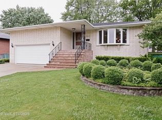 3223 Brookmeade Dr, Rolling Meadows, IL 60008