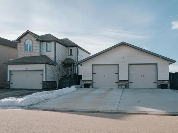 622 E 25th St, Wainwright, AB T9W 0B7