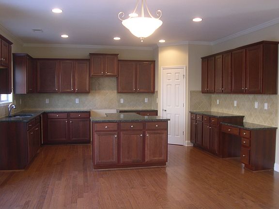 Gorgeous Kitchen with Granite, S/S Appliances!