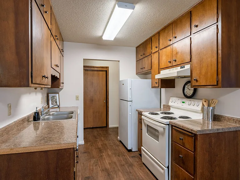 Fargo, ND Betty Ann Apartments | Kitchen