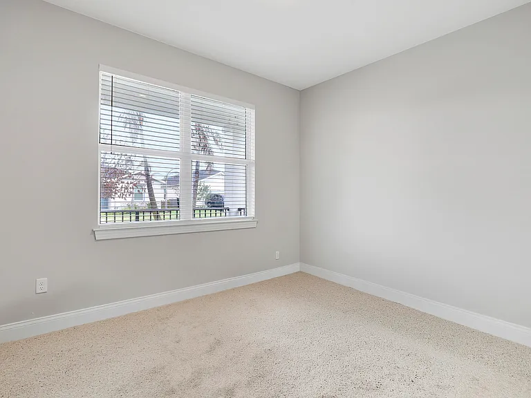6545 NW Cloverdale Ave — Photo 10
