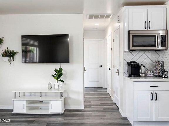 5th image of 2331 W Belmont Ave #11357448
