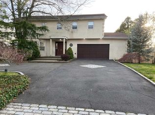 98 Harbor Vw, Lawrence, NY 11559