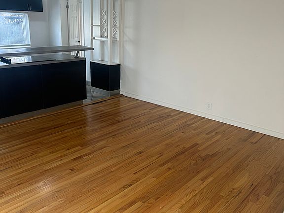 4th image of 2666 S Perry St