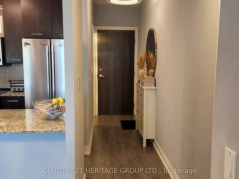 135 Village Green Sq #525 — Photo 27