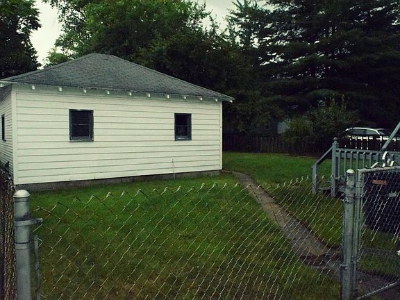 5th image of 2010 Swensberg Ave NE