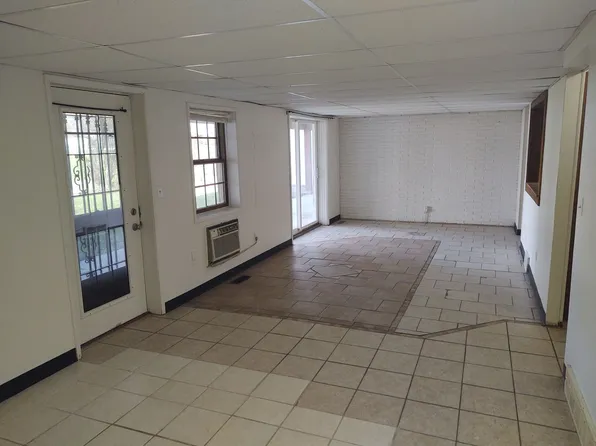 SL AAC2702, 2702 117th Ave W APT 6, Milan, IL 61264