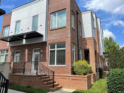 244 William Drummond Way Photo 1