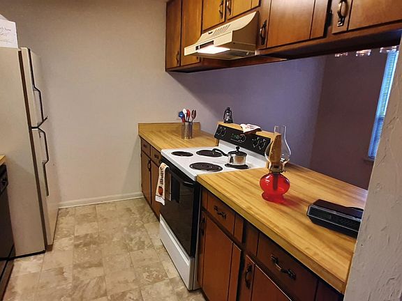 4th image of 169 Locke St APT D