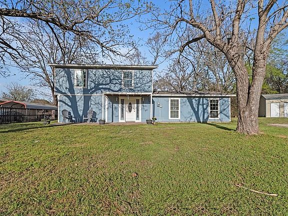 2nd image of 303 Whispering Oaks Trl