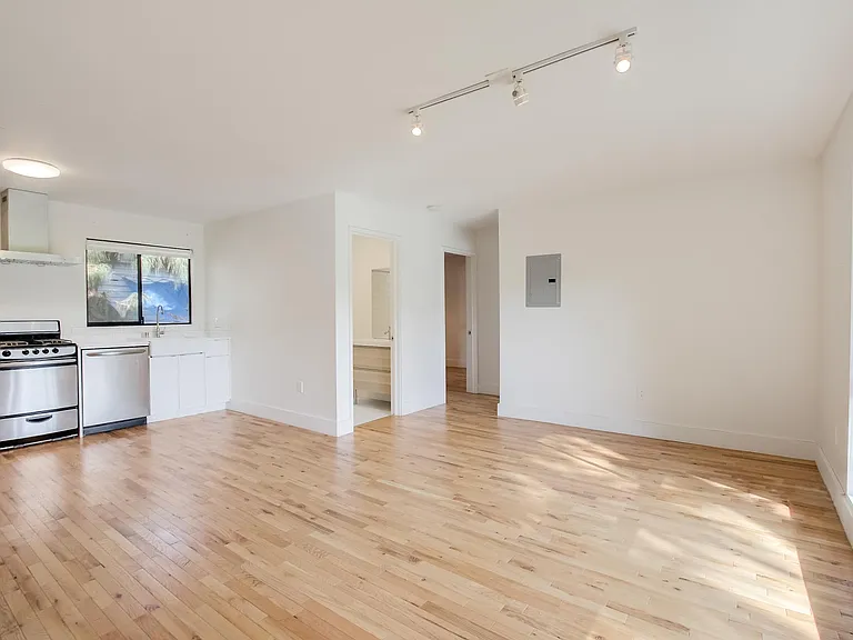 5525 Media Dr #8 — Photo 4
