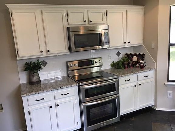 4th image of 1104 Saratoga Dr