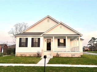 2601 Jean Lafitte Pkwy, Chalmette, LA 70043