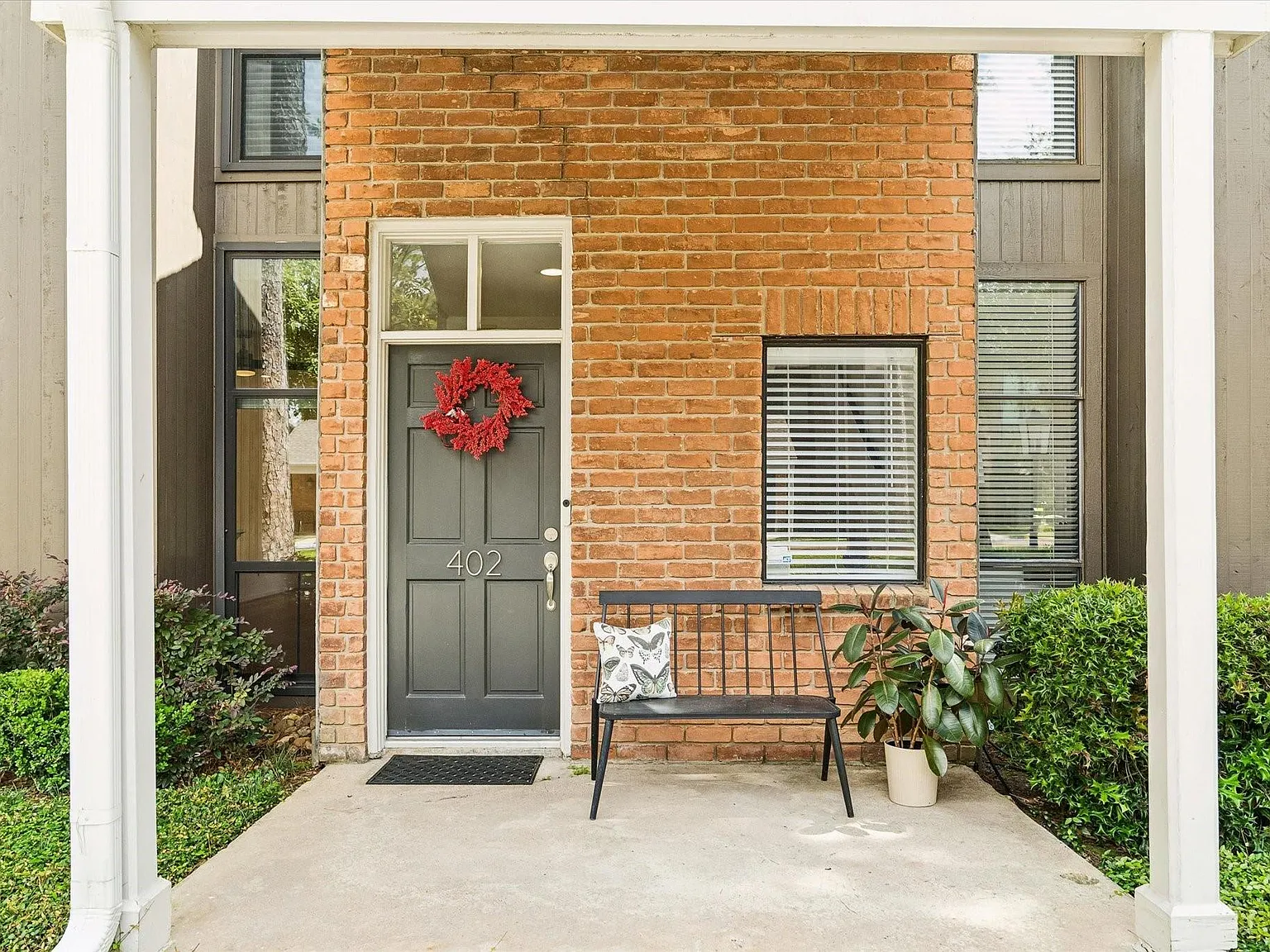 1 bed, 1.5 bath, 1285 sqft, $2,400 — Photo 2